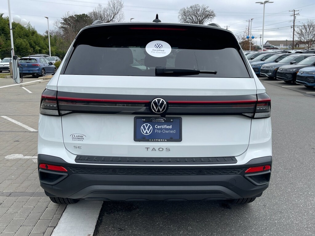 Certified 2025 Volkswagen Taos SE Black SE Black FWD