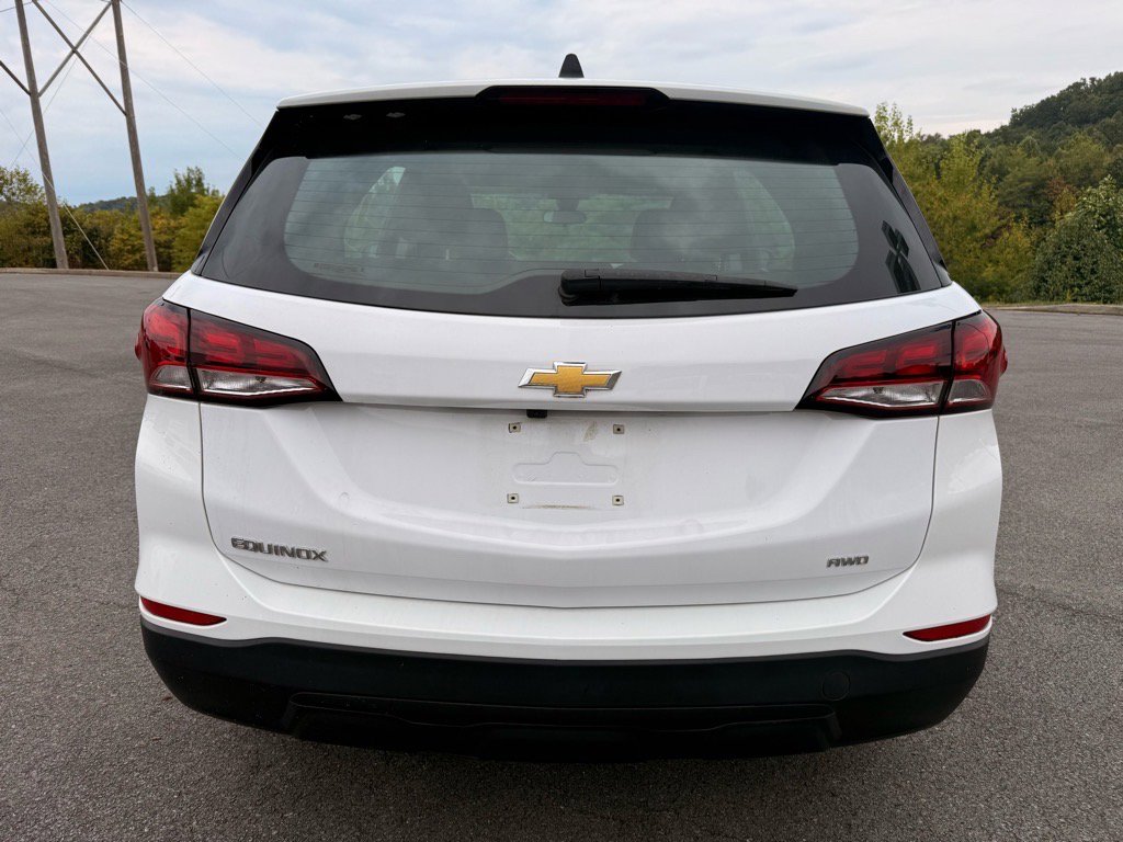 2023 Chevrolet Equinox LS photo 3