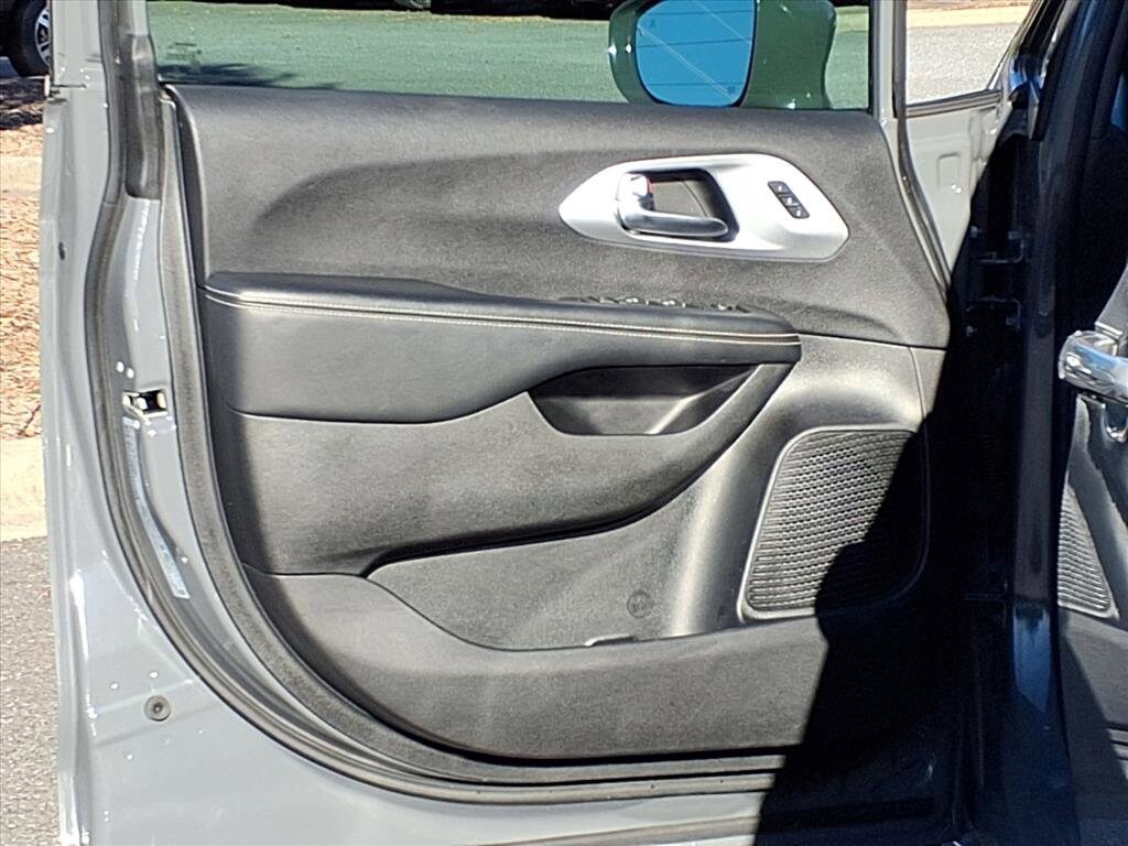 Used 2022 Chrysler Pacifica Touring L Touring L FWD