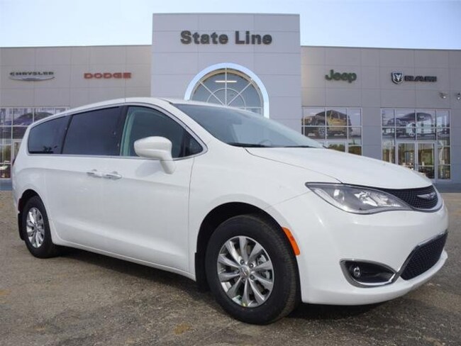 New 2019 Chrysler Pacifica Touring Plus Kansas City Mo For