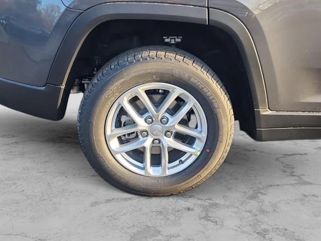New 2025 Jeep Grand Cherokee LAREDO X 4X4 Sport Utility