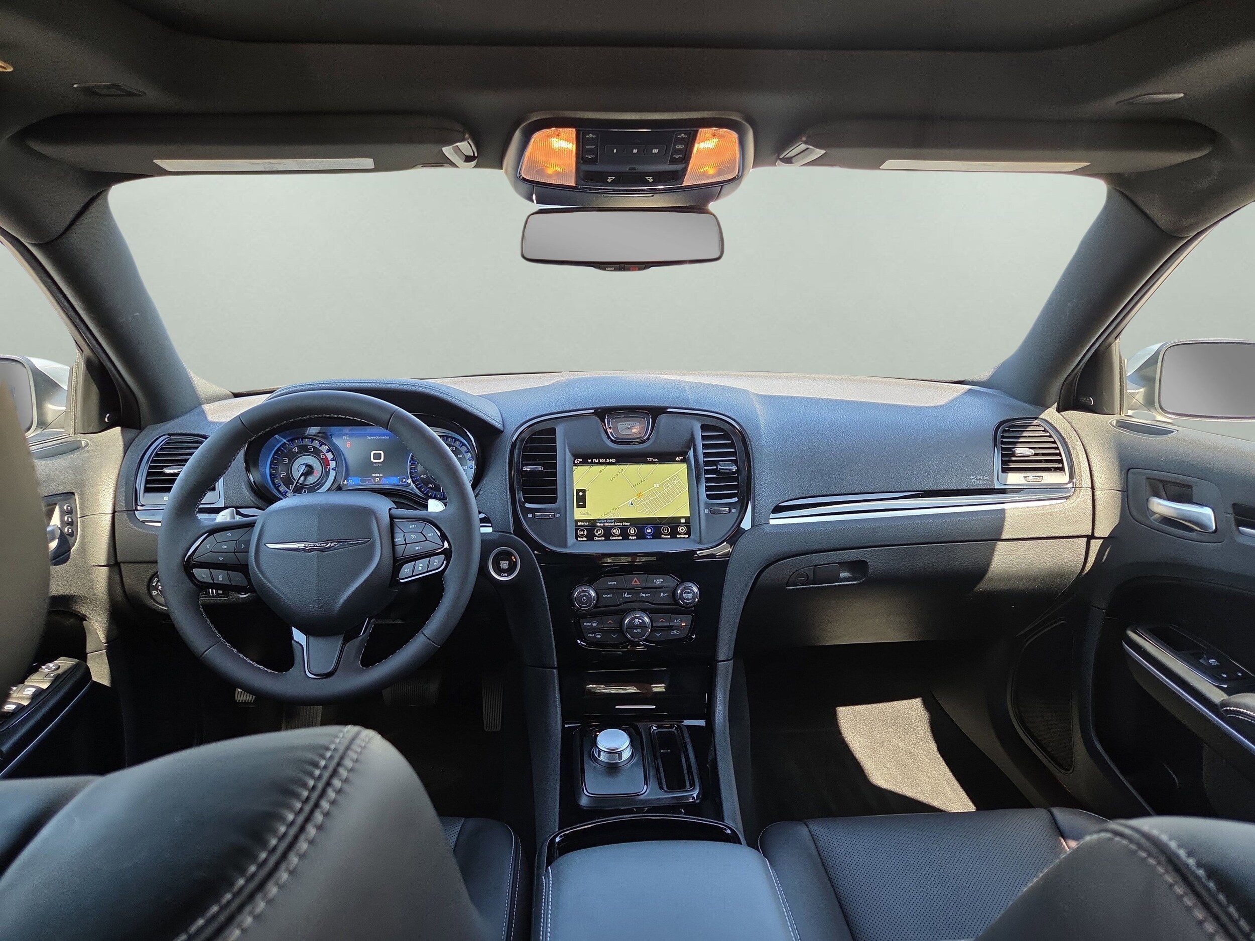 2023 Chrysler 300 photo 2