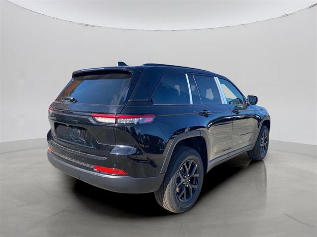 2025 Jeep Grand Cherokee Altitude photo 3