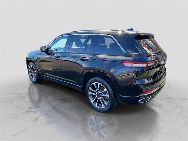 2023 Jeep Grand Cherokee Overland photo 3