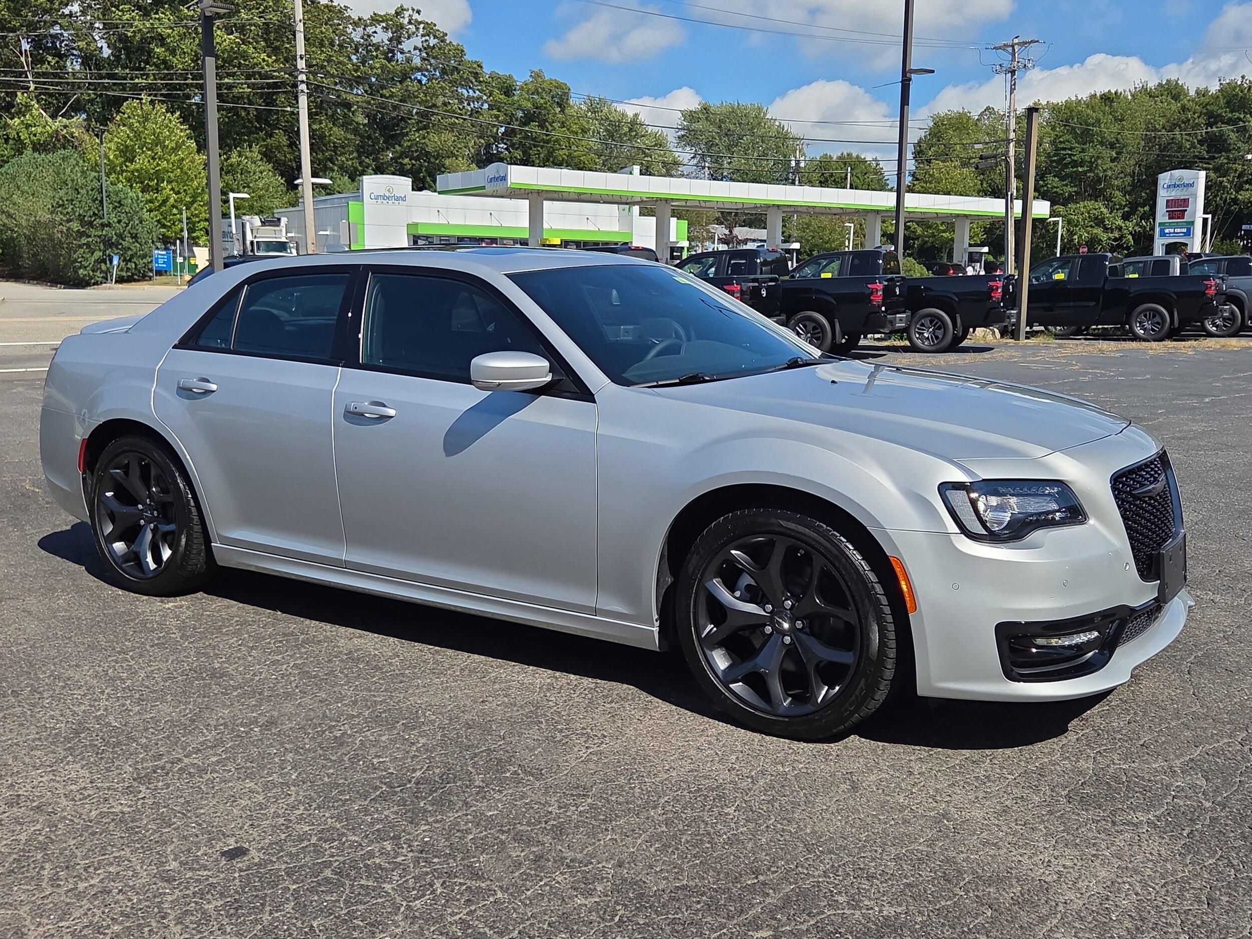2023 Chrysler 300 photo 2