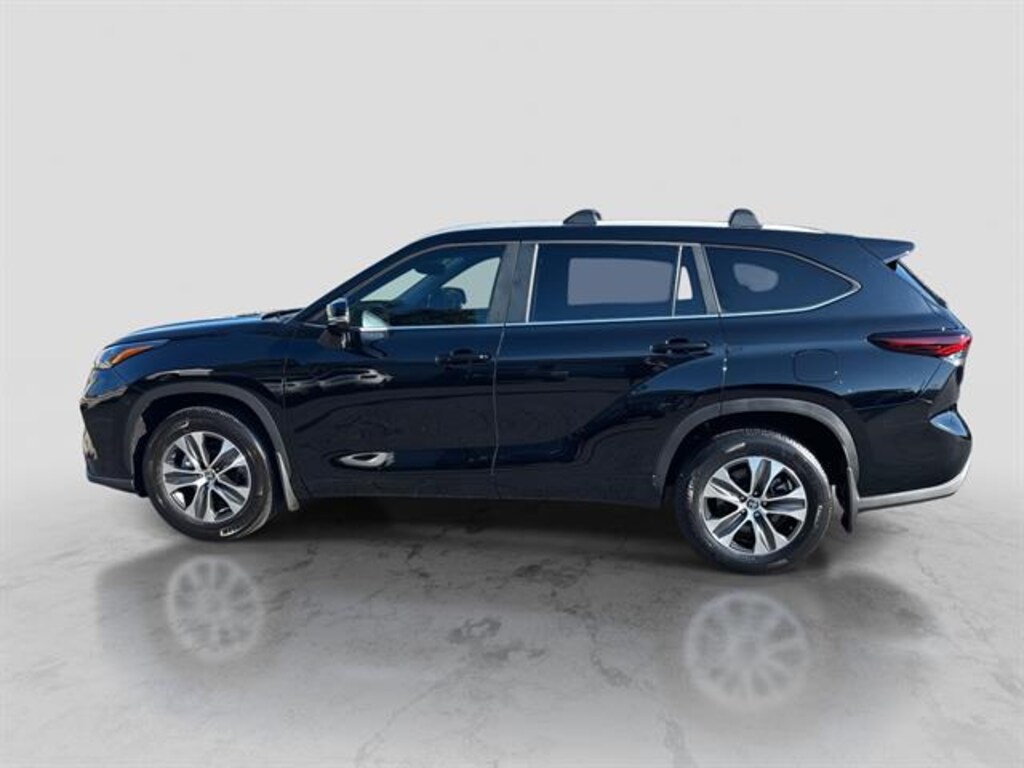 Used 2025 Toyota Highlander LE