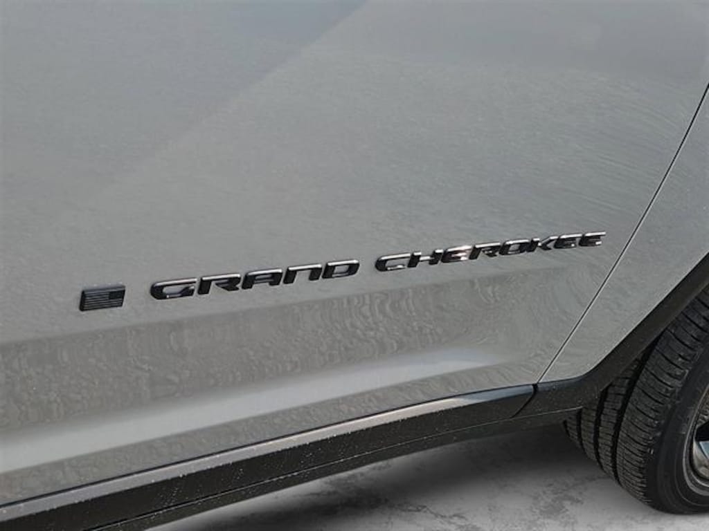 New 2025 Jeep Grand Cherokee L ALTITUDE X 4X4 Sport Utility