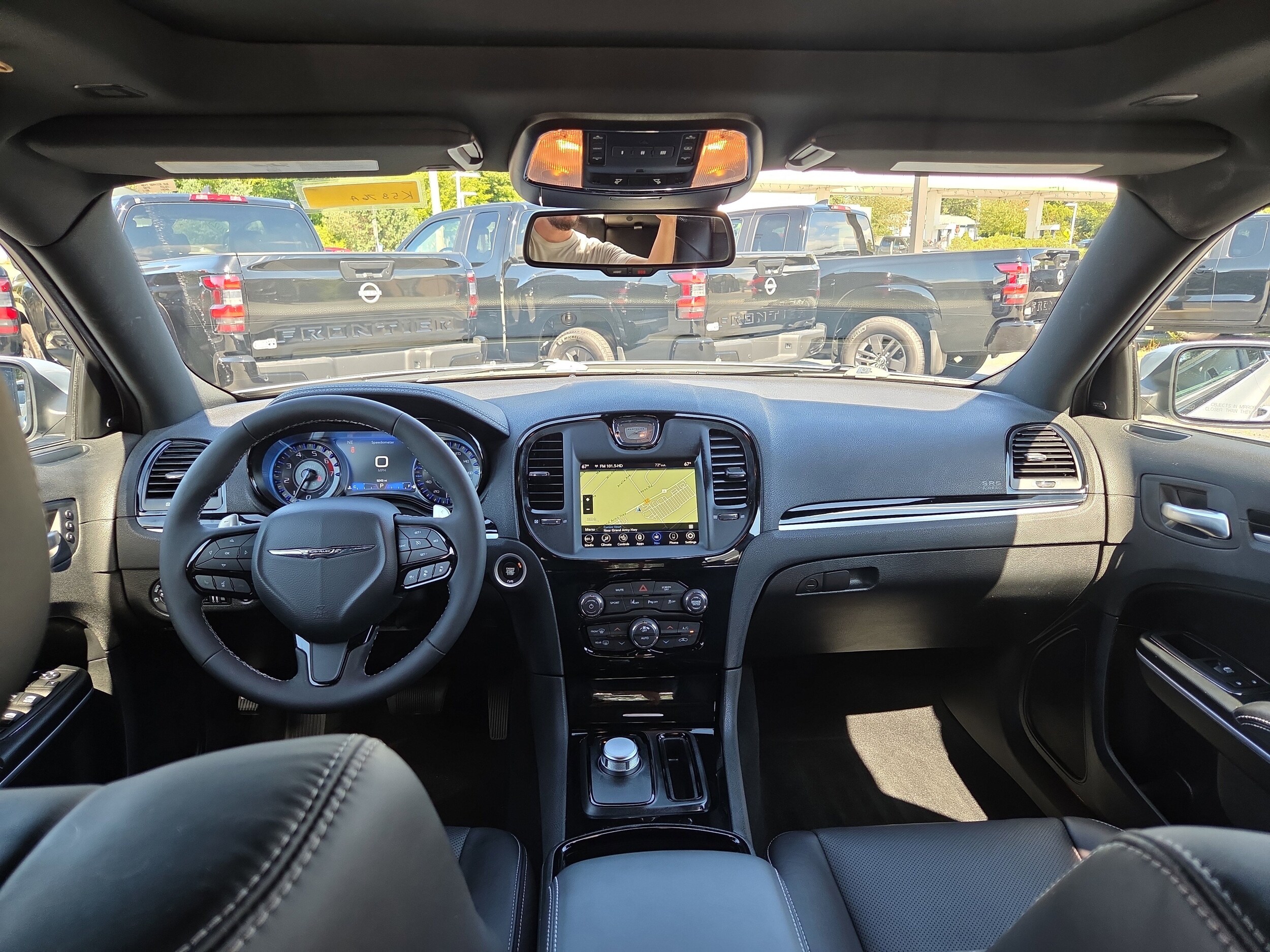 2023 Chrysler 300 photo 3