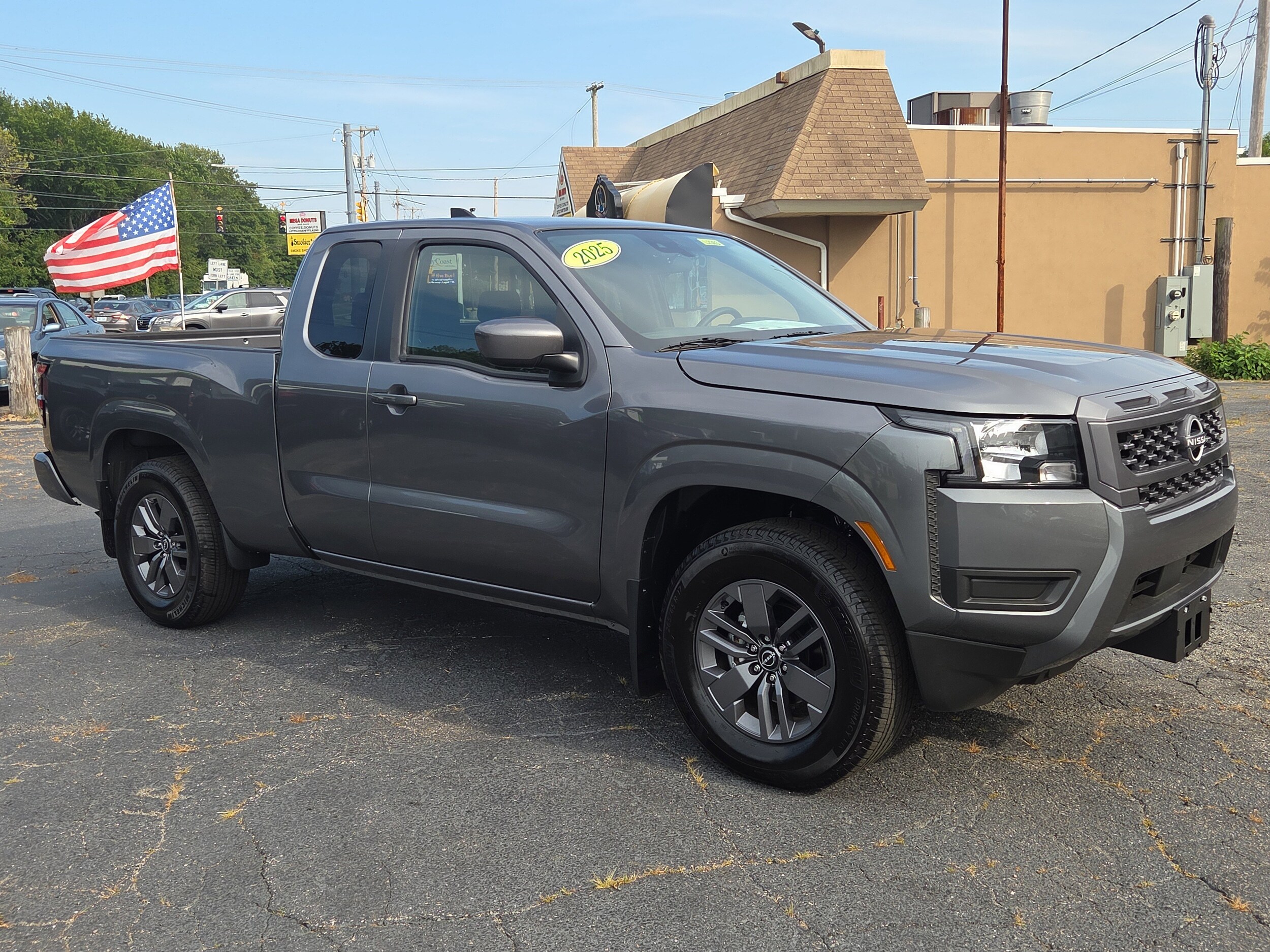 2025 Nissan Frontier King Cab SV photo 2
