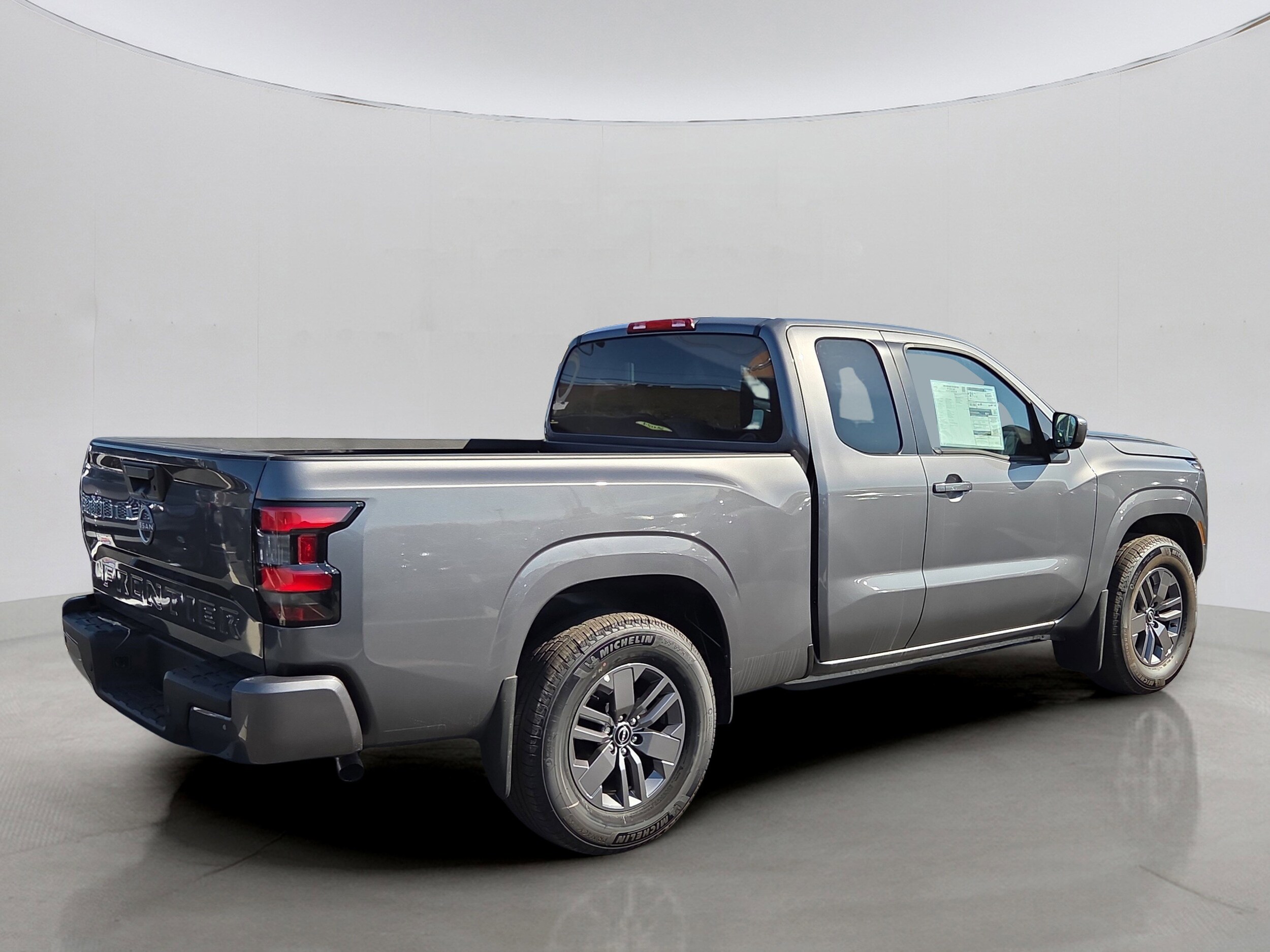 2025 Nissan Frontier King Cab SV photo 3