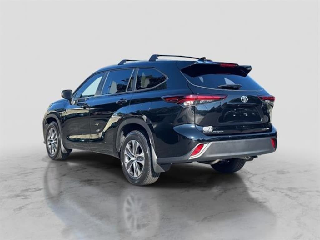 Used 2025 Toyota Highlander LE