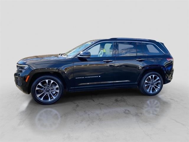 2023 Jeep Grand Cherokee Overland photo 2