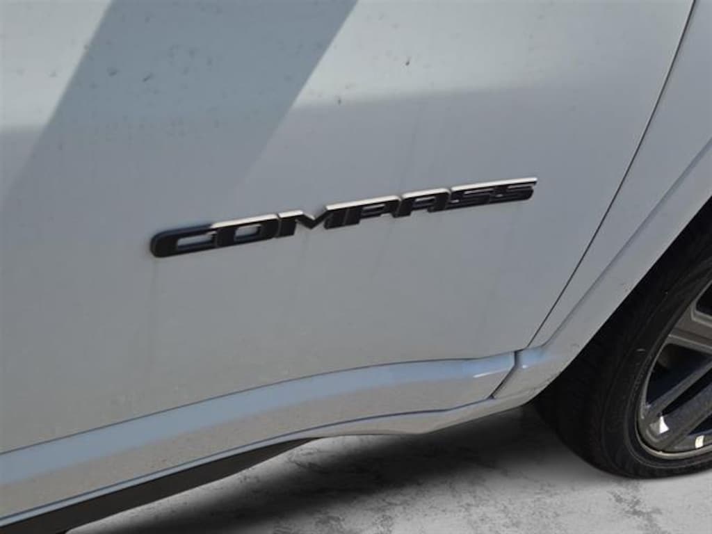 New 2025 Jeep Compass LIMITED 4X4 Sport Utility