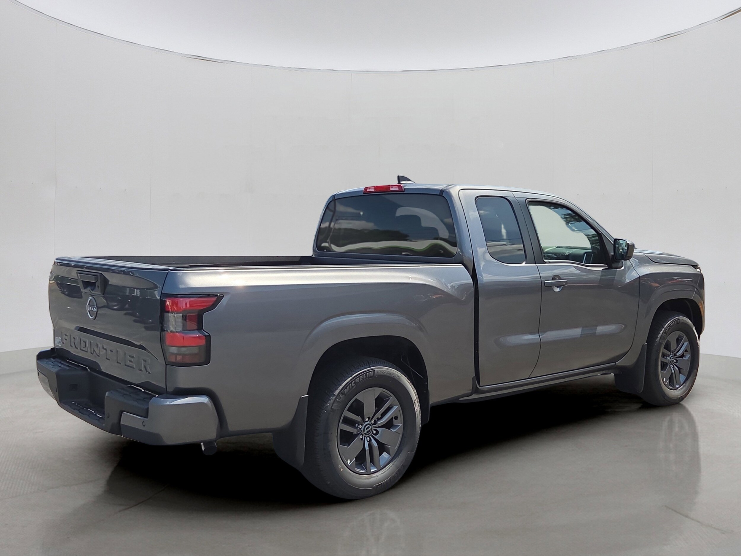 2025 Nissan Frontier King Cab SV photo 3