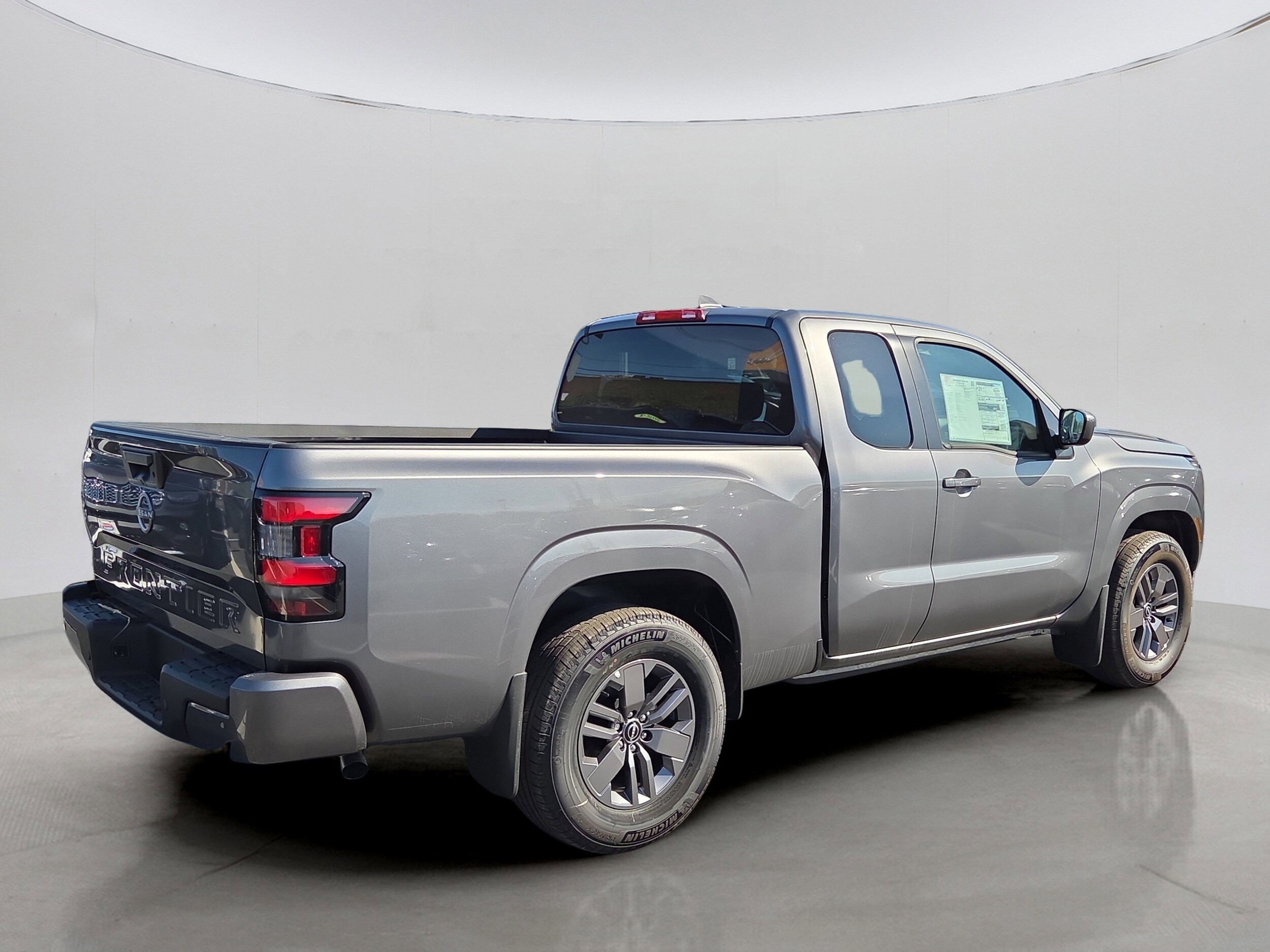 2025 Nissan Frontier King Cab SV photo 3