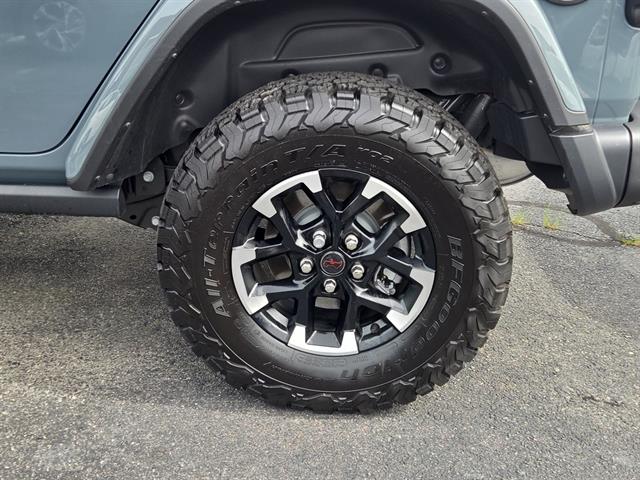 2025 Jeep Wrangler Rubicon photo 3