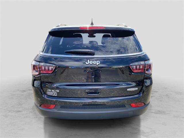 2023 Jeep Compass Latitude photo 3