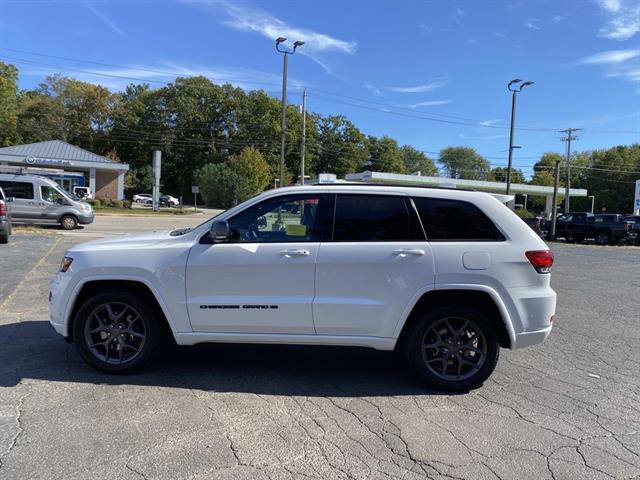 2021 Jeep Grand Cherokee Anniversary Edition photo 2