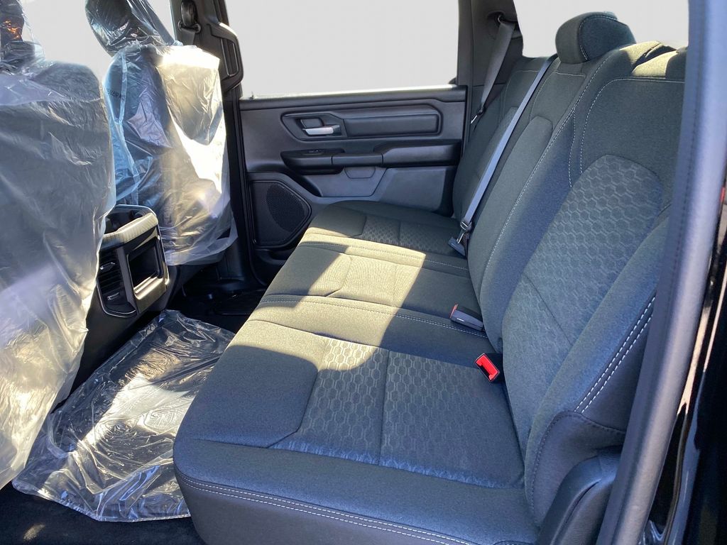 2026 RAM 1500 Express - Photo 7