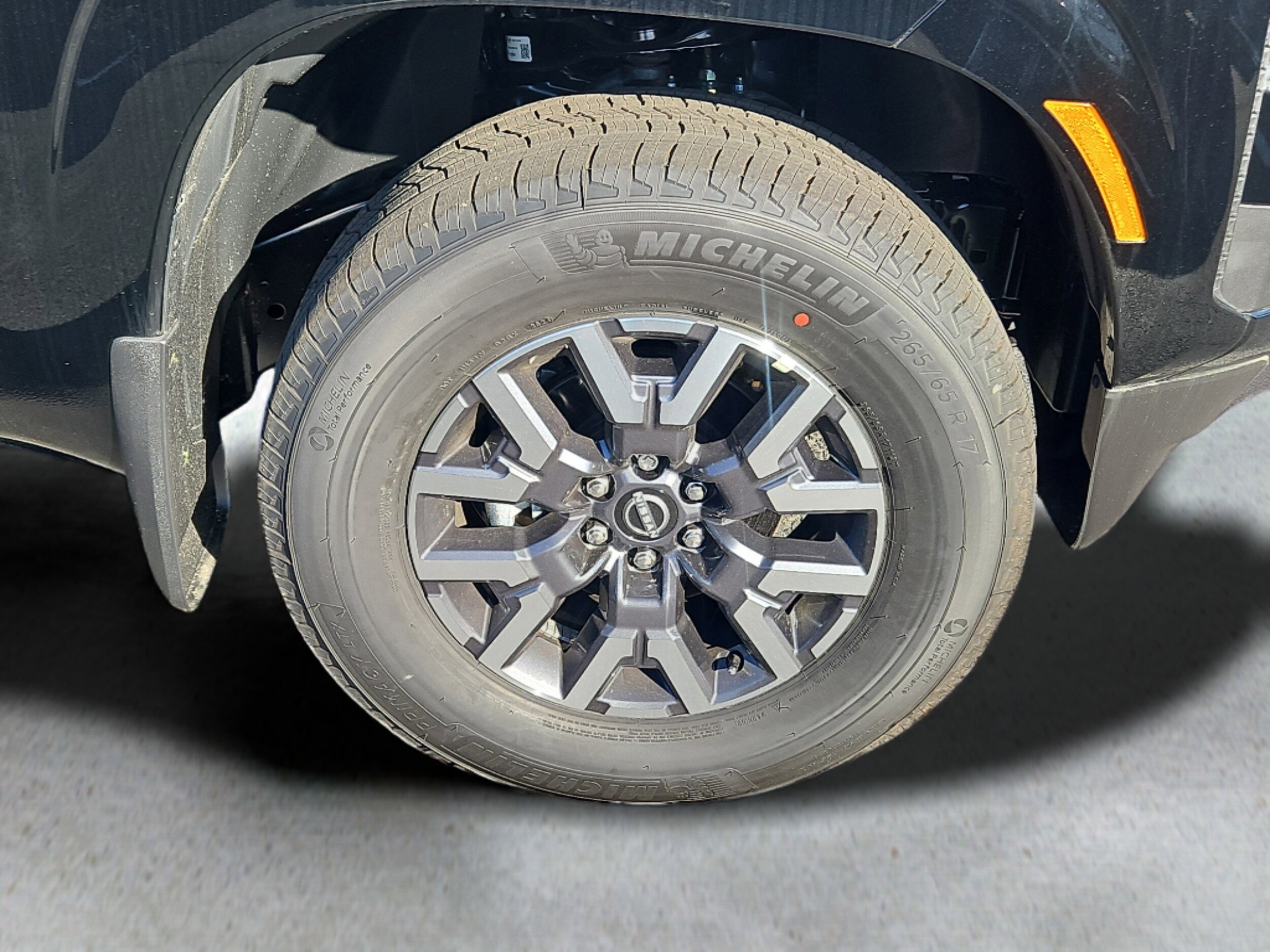 2025 Nissan Frontier SL photo 4