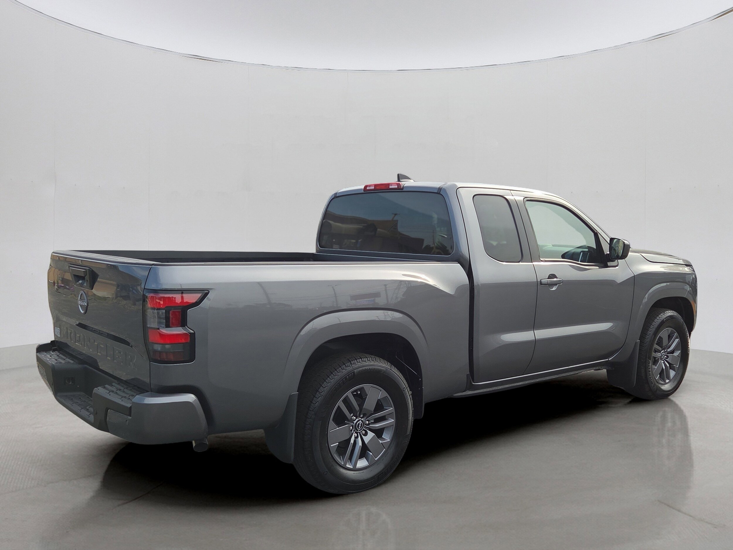 2025 Nissan Frontier King Cab SV photo 3