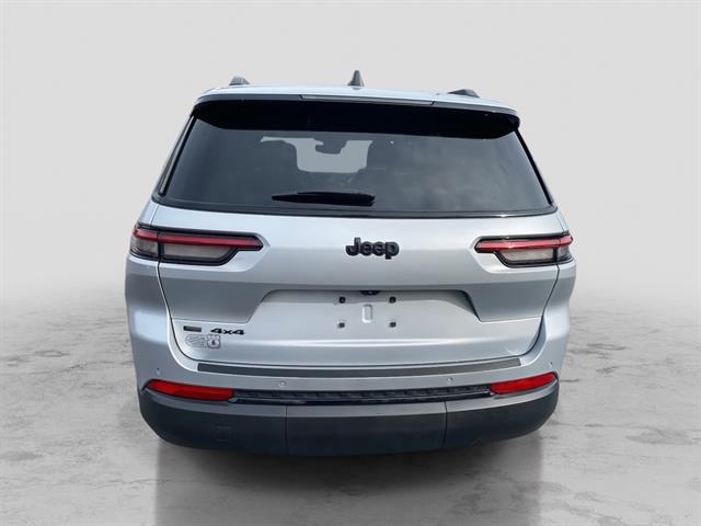 2021 Jeep Grand Cherokee Altitude photo 3