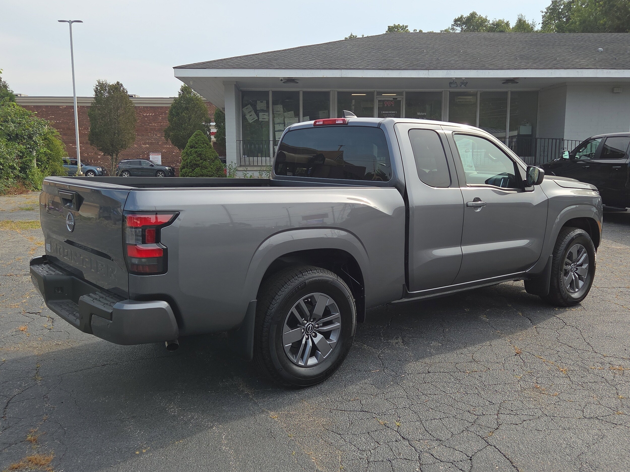 2025 Nissan Frontier King Cab SV photo 3