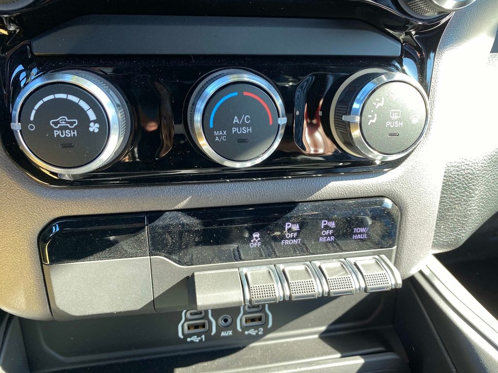 2026 RAM 1500 Express - Photo 11
