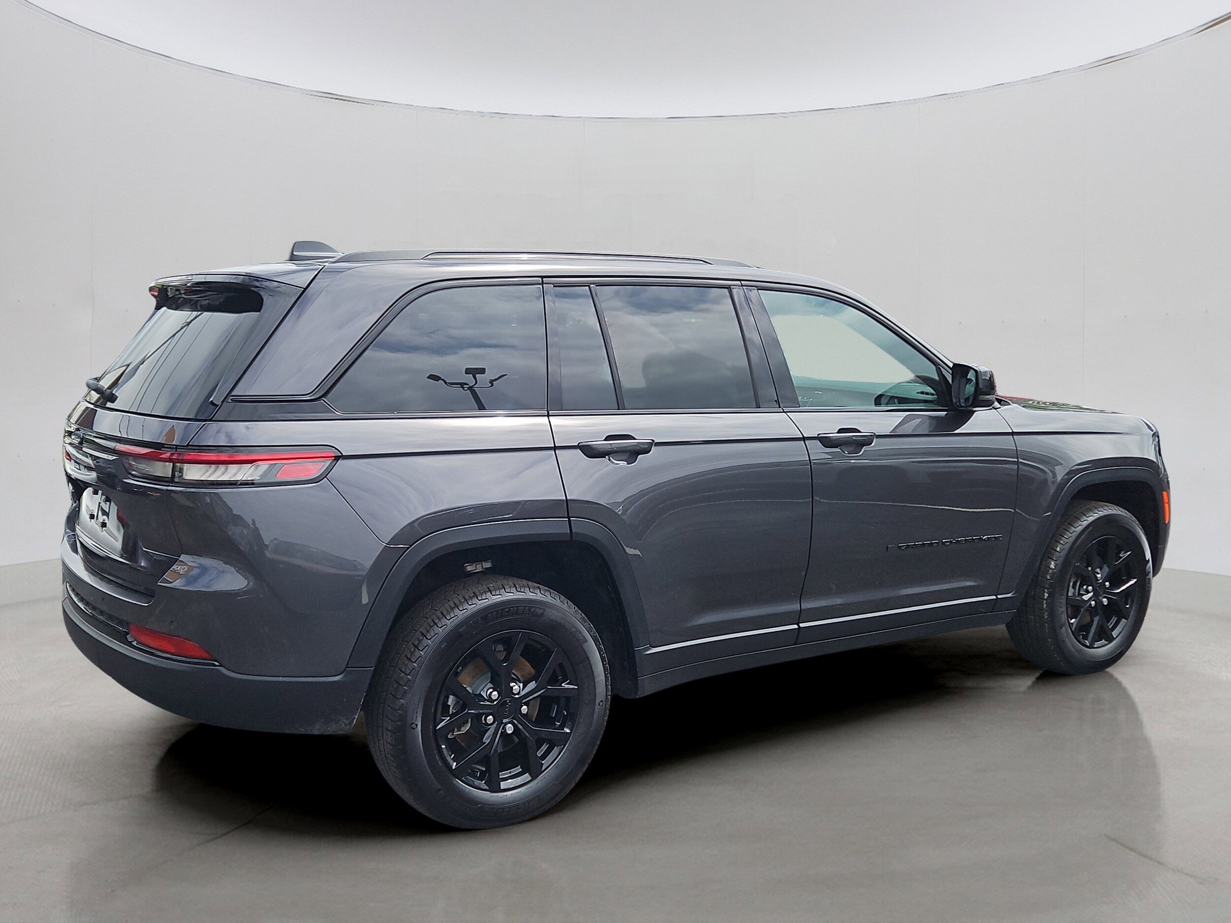 2024 Jeep Grand Cherokee Altitude X photo 3
