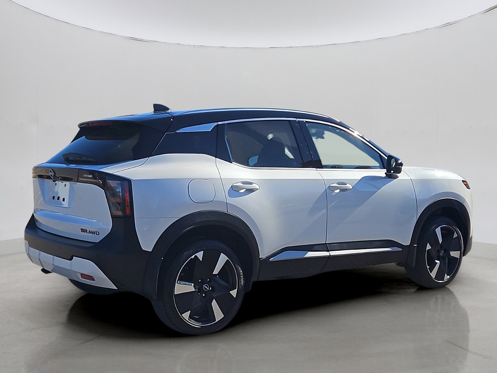 2025 Nissan Kicks SR photo 2