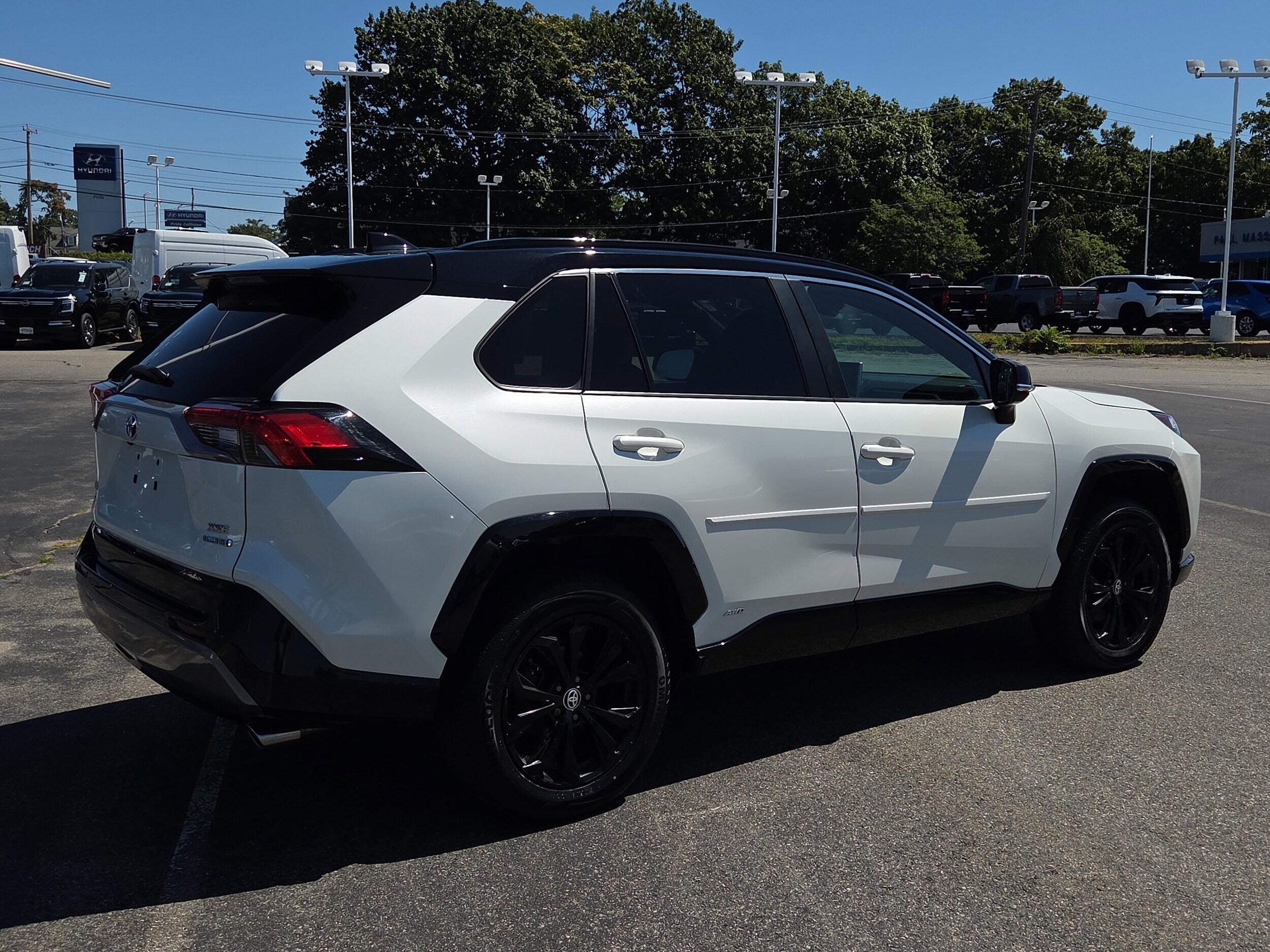 2022 Toyota RAV4 Hybrid XSE photo 3