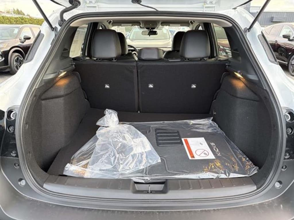 New 2026 Nissan Kicks SR SUV