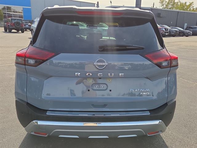 2023 Nissan Rogue Platinum AWD photo 3