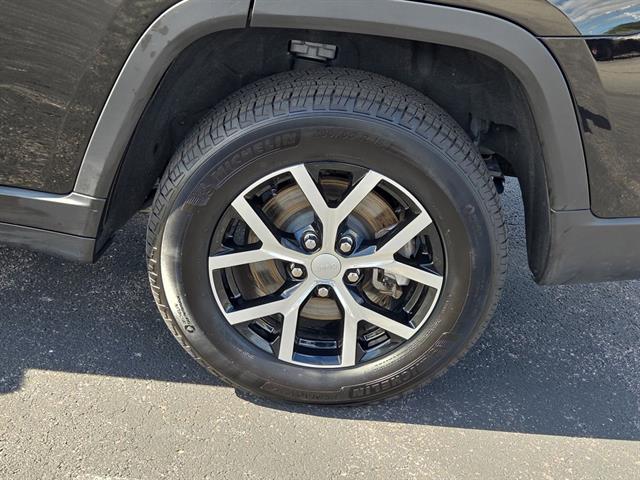 2024 Jeep Grand Cherokee Limited photo 2