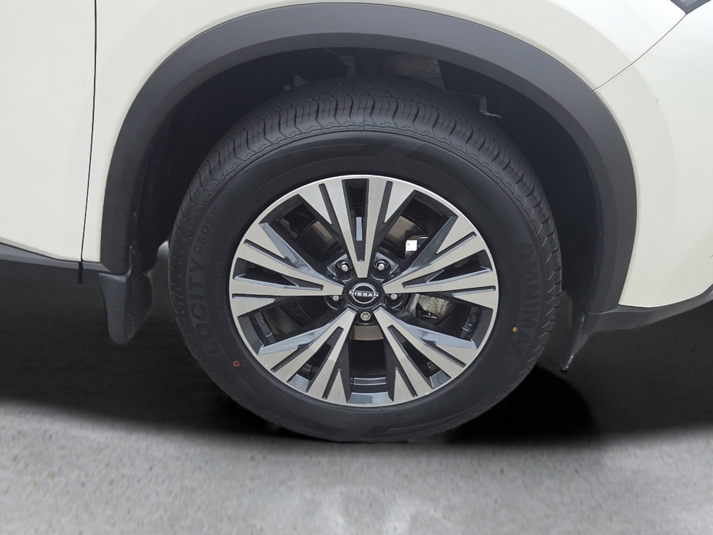 2023 Nissan Rogue AWD SV photo 2