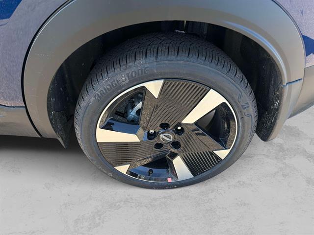 2026 Nissan Kicks SR photo 4