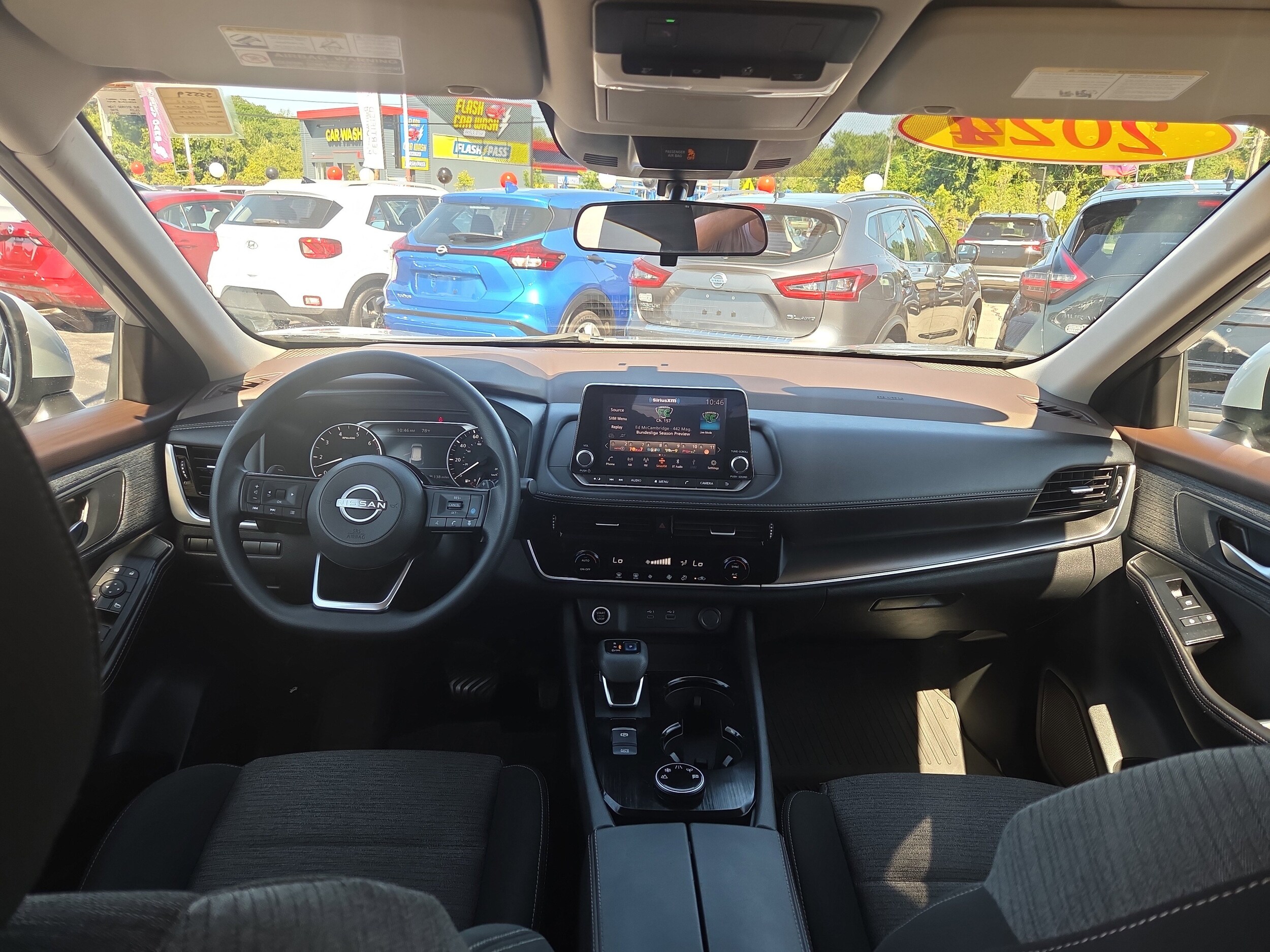 2022 Nissan Rogue SV photo 3