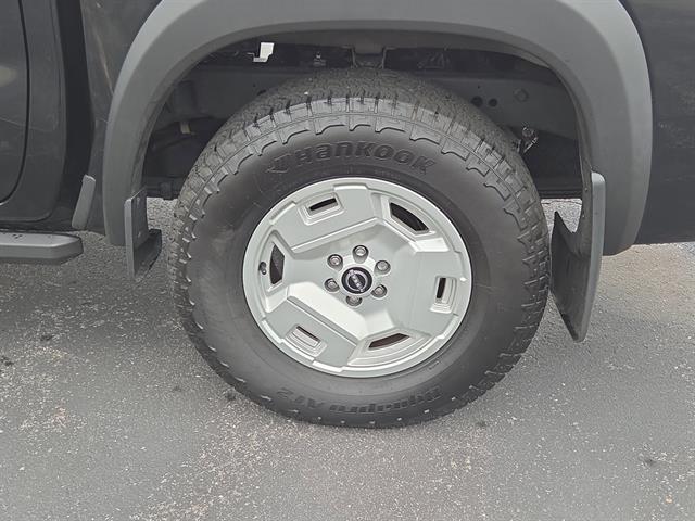 2024 Nissan Frontier Crew Cab SV photo 3