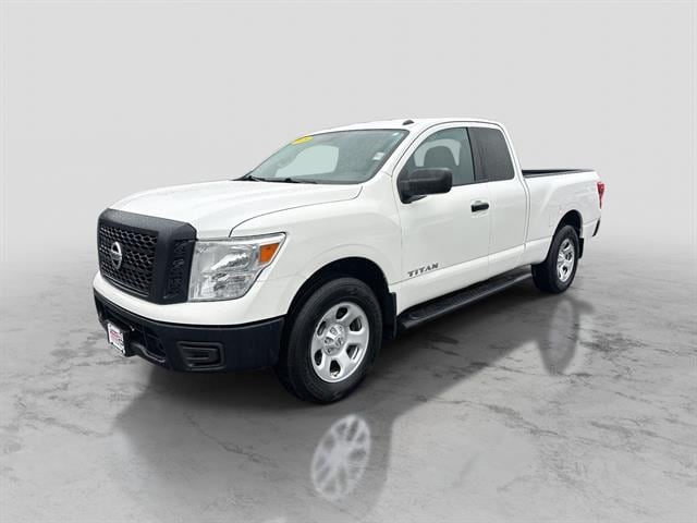 2019 Nissan Titan S's photo