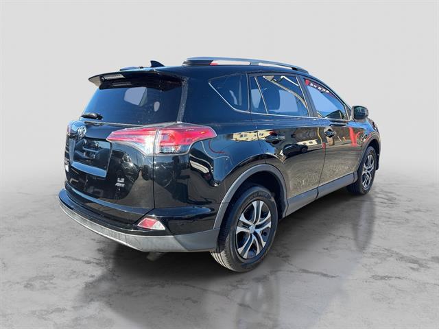 2016 Toyota RAV4 LE photo 4