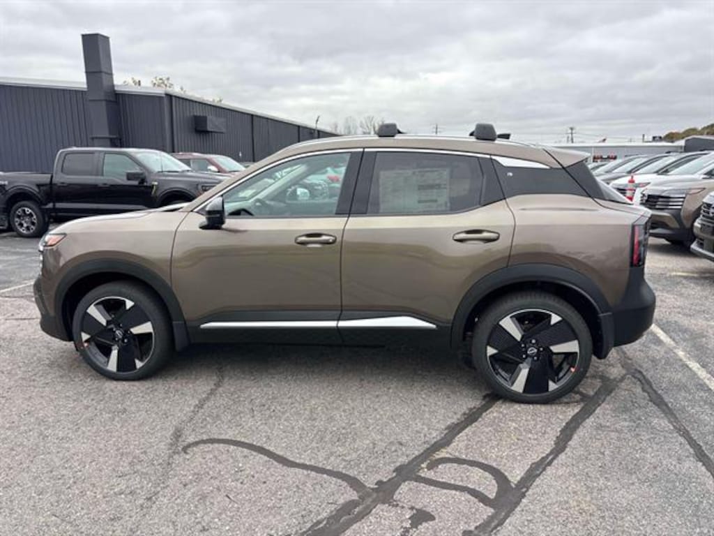 New 2026 Nissan Kicks SR SUV