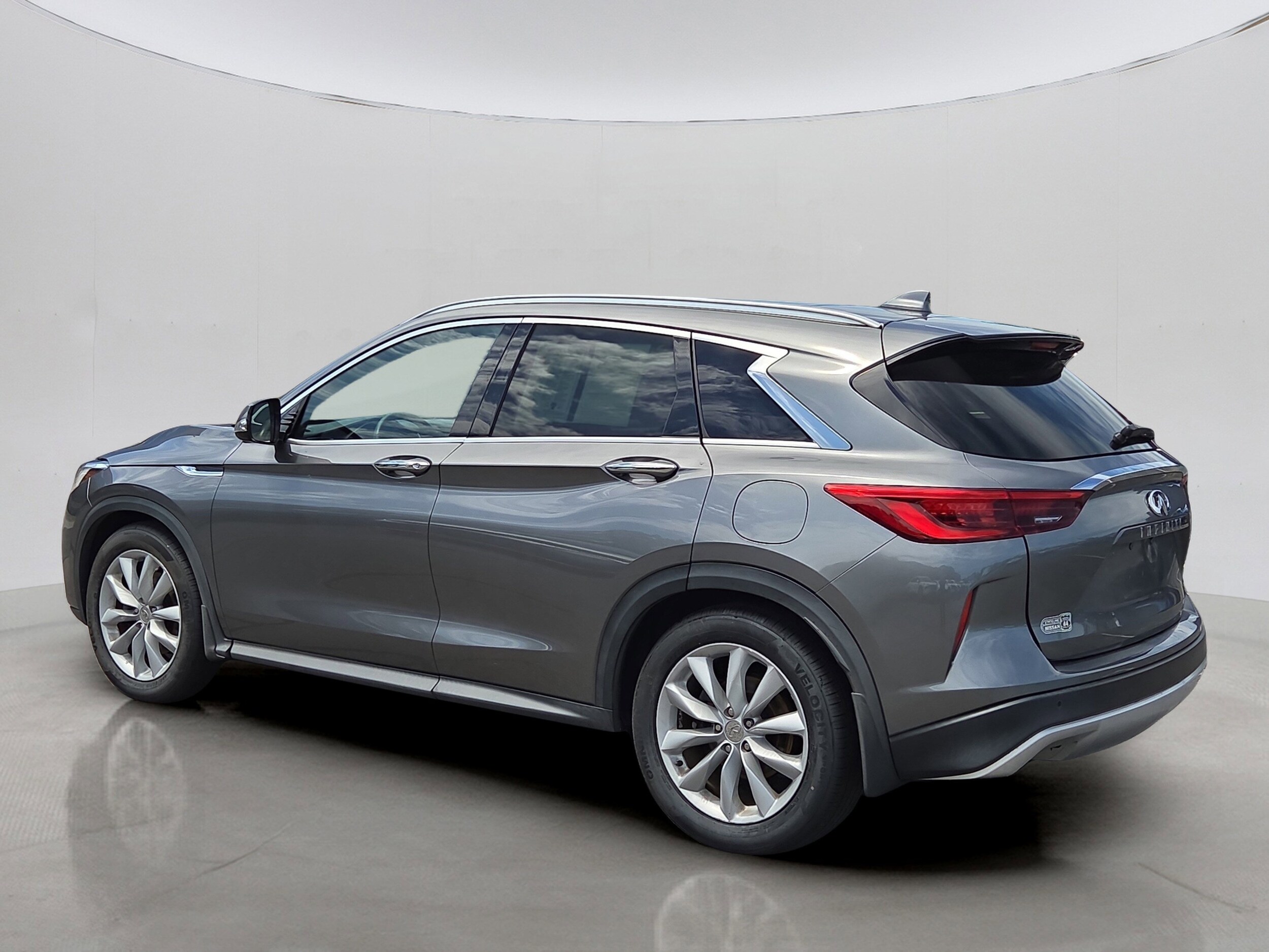 2019 Infiniti QX50 Essential AWD photo 4