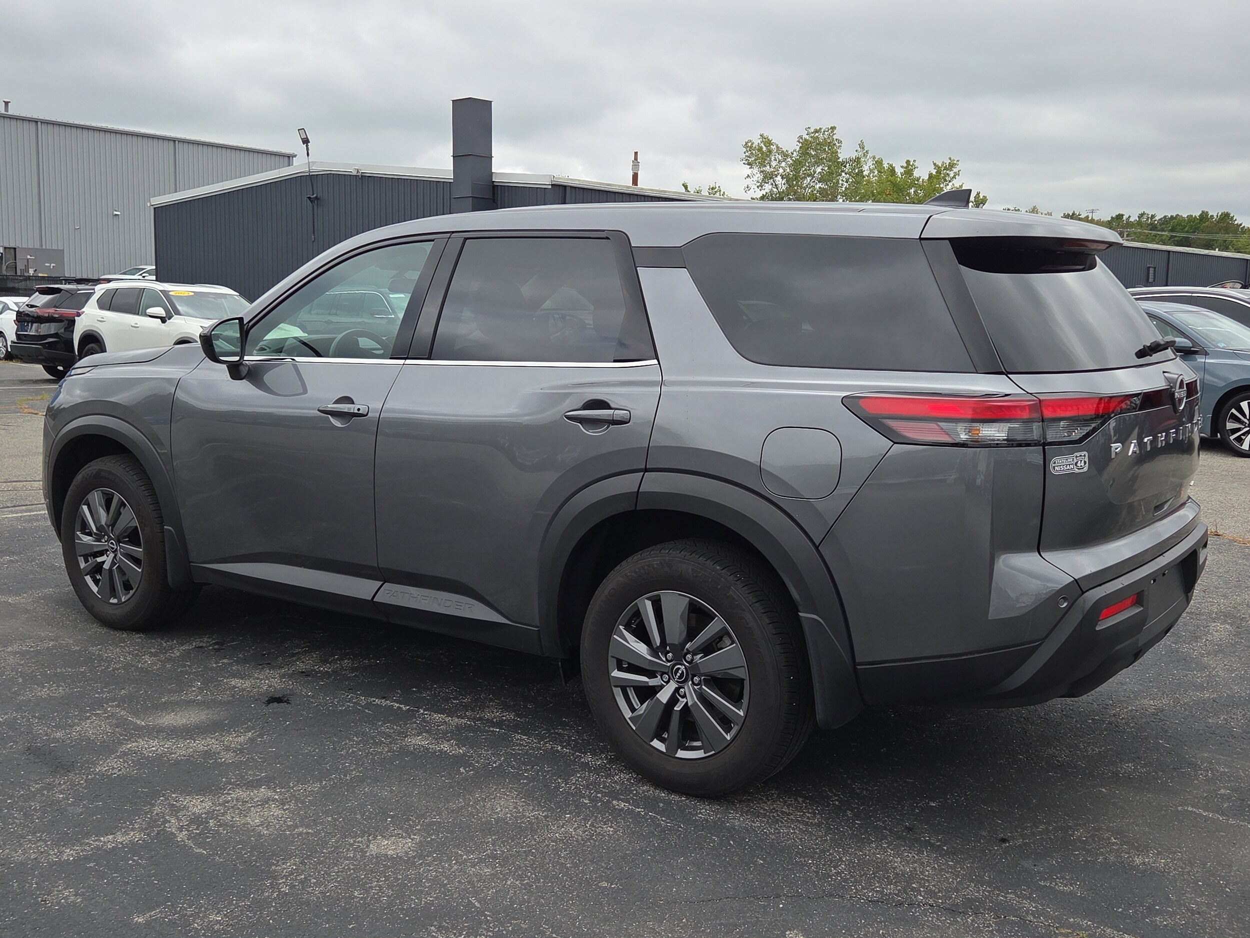 2024 Nissan Pathfinder S photo 4