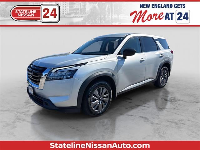 2023 Nissan Pathfinder S's photo
