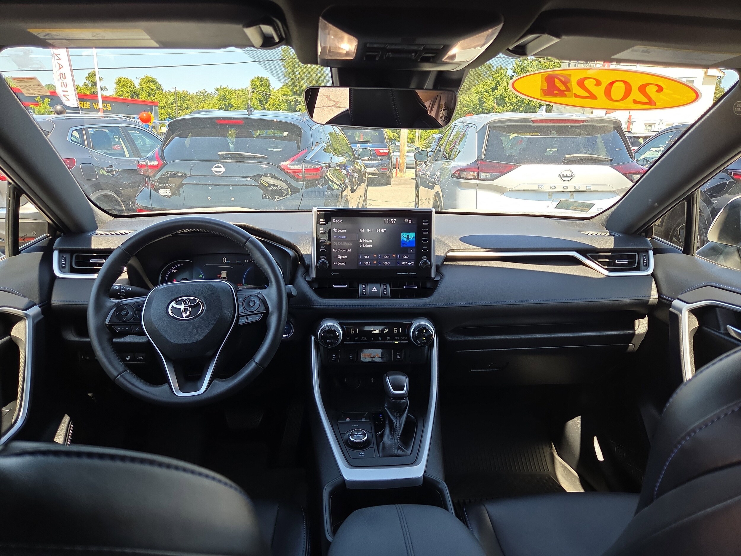 2022 Toyota RAV4 Hybrid XSE photo 2
