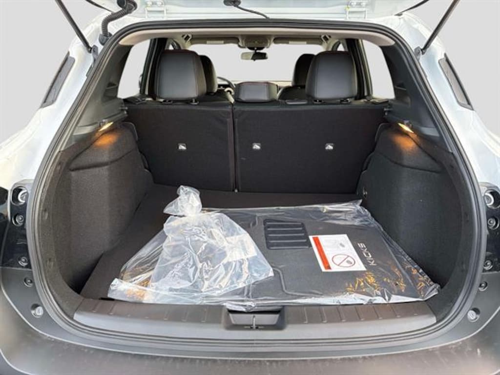 New 2026 Nissan Kicks SR SUV