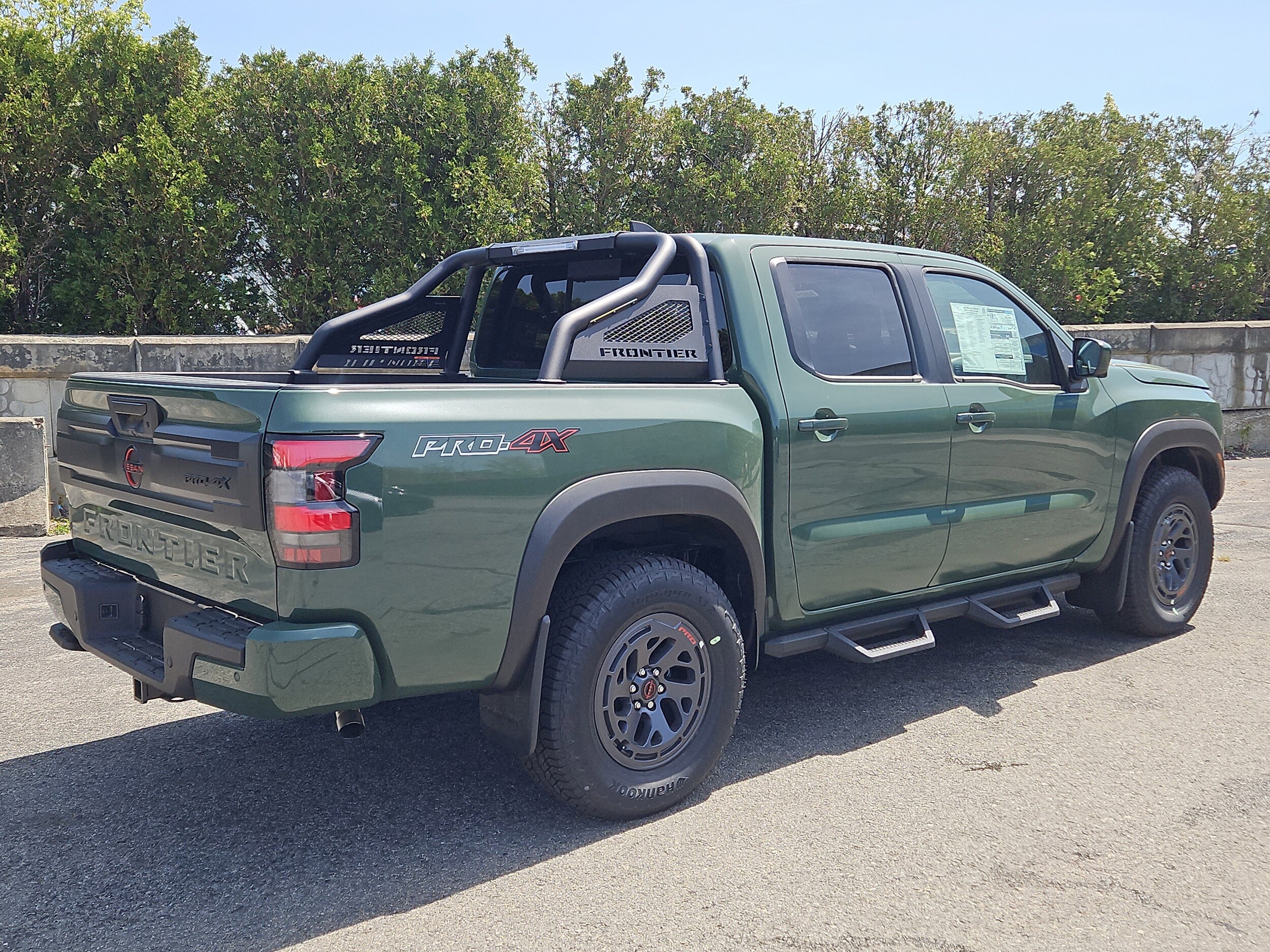 2025 Nissan Frontier PRO-4X photo 2