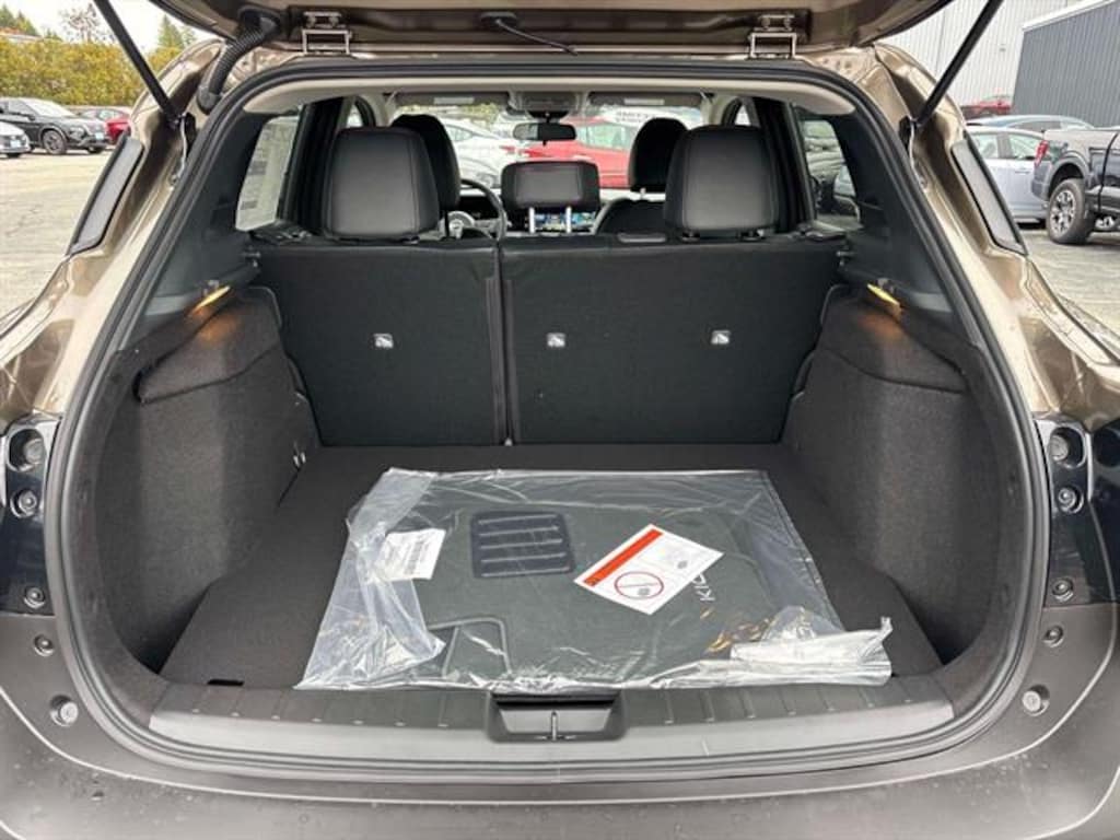 New 2026 Nissan Kicks SR SUV