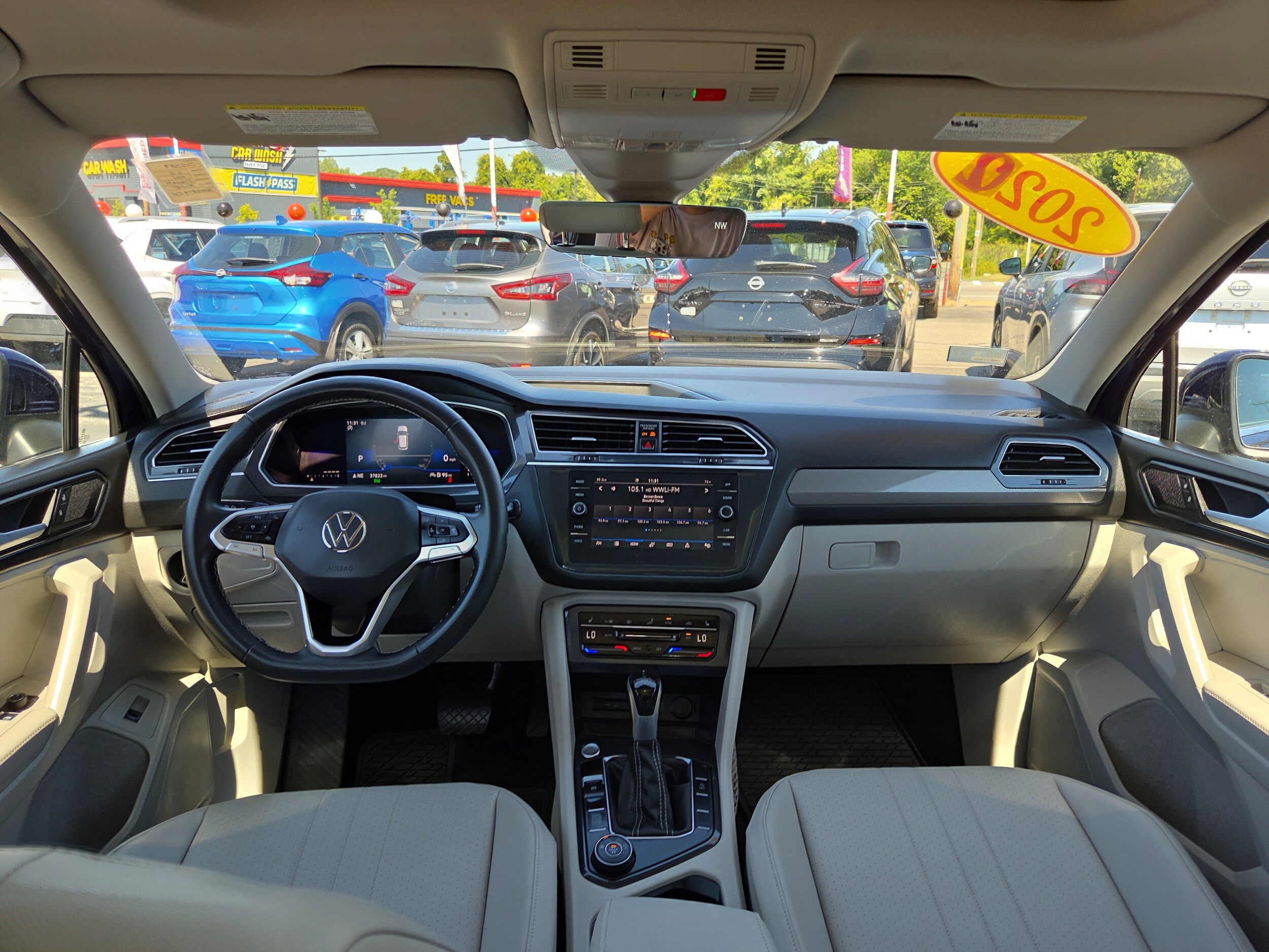 2022 Volkswagen Tiguan SE photo 3