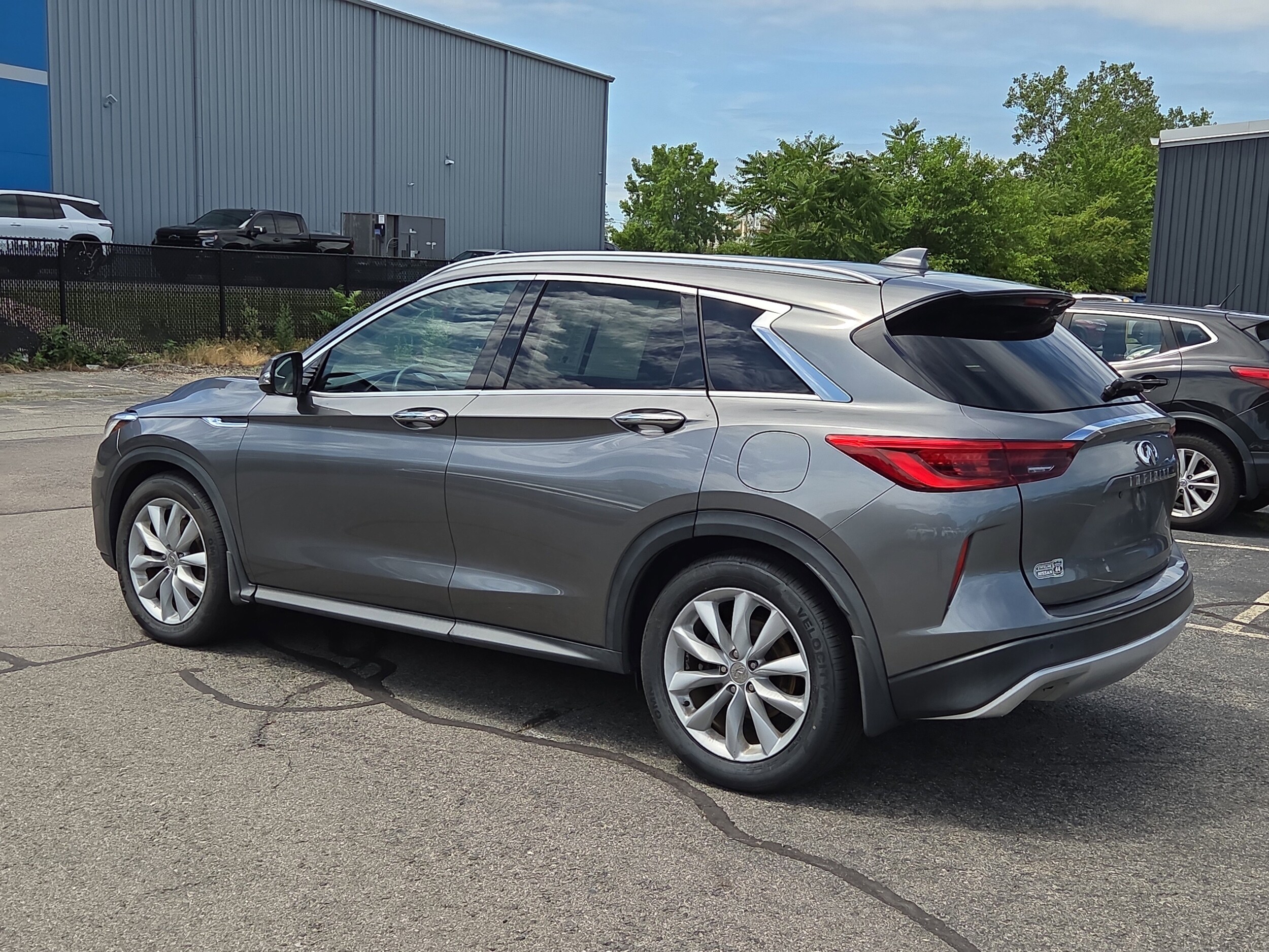 2019 Infiniti QX50 Essential AWD photo 4